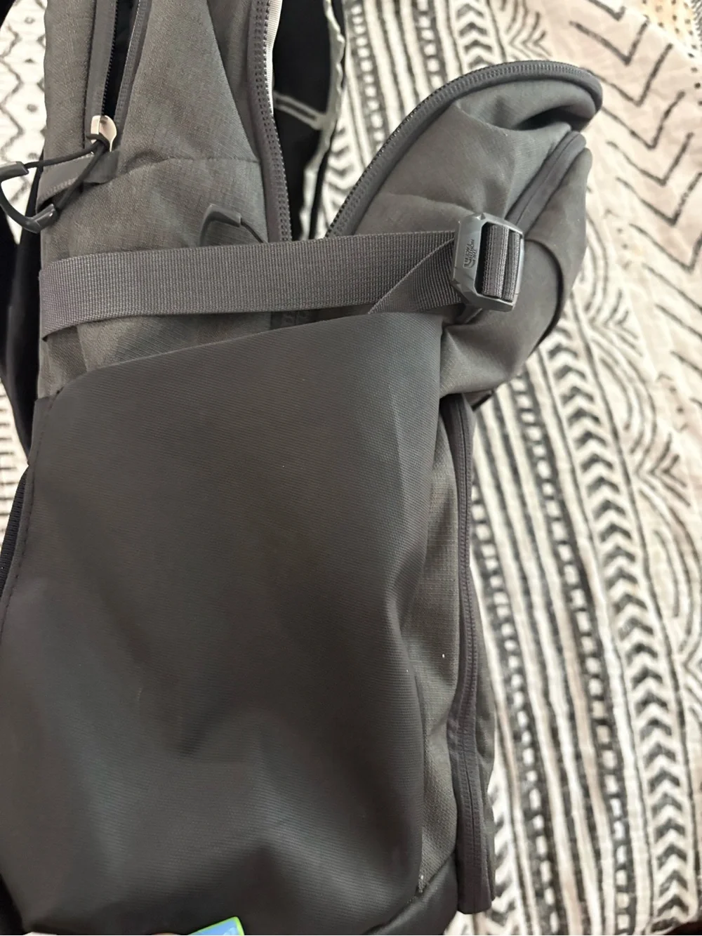 The North Face Men's Black Router Backpack
